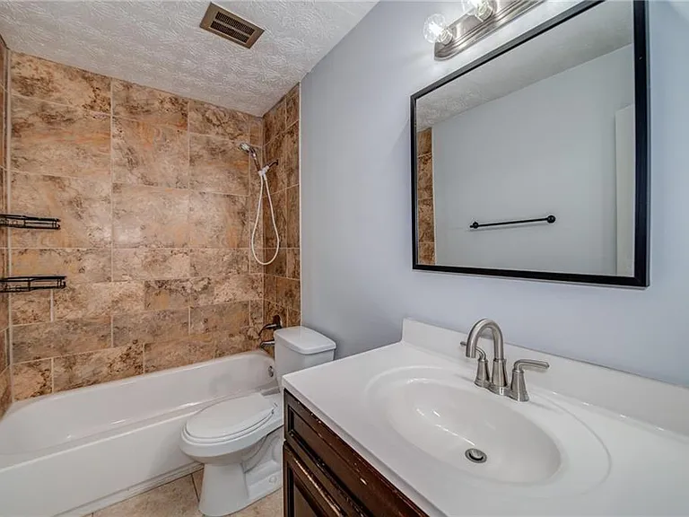 280 Winding River Dr #B — Photo 23