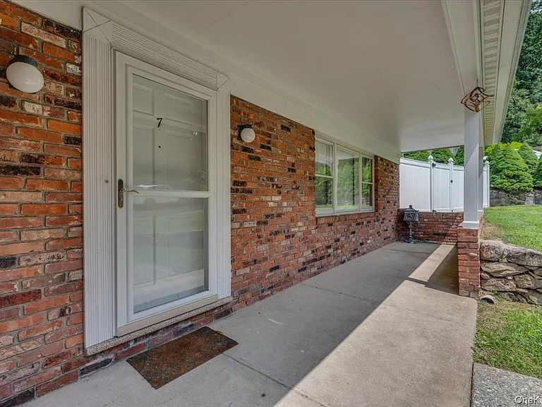 7 Shaw Ln — Photo 2