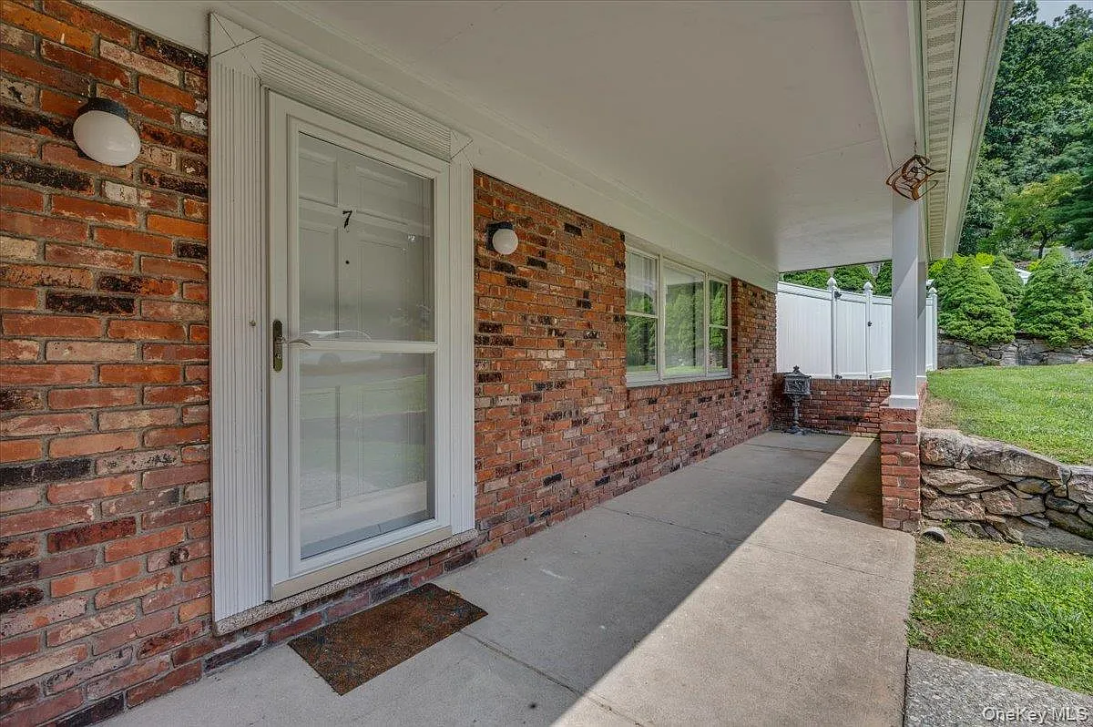 Building Photo - 7 Shaw Ln