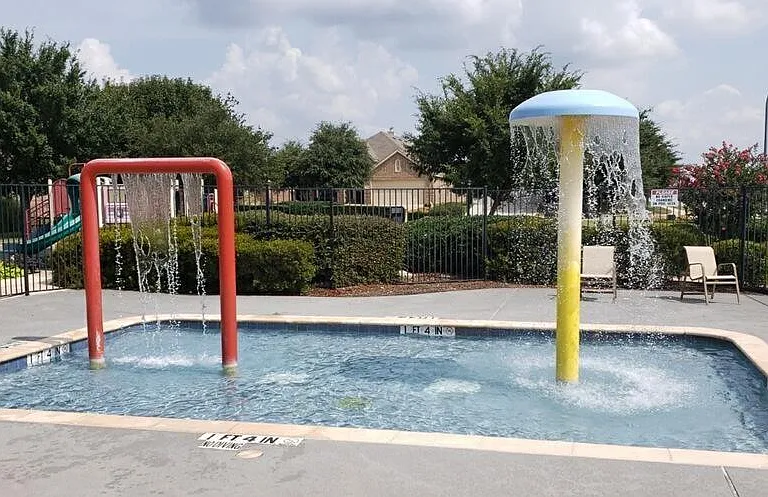 Community splash pool