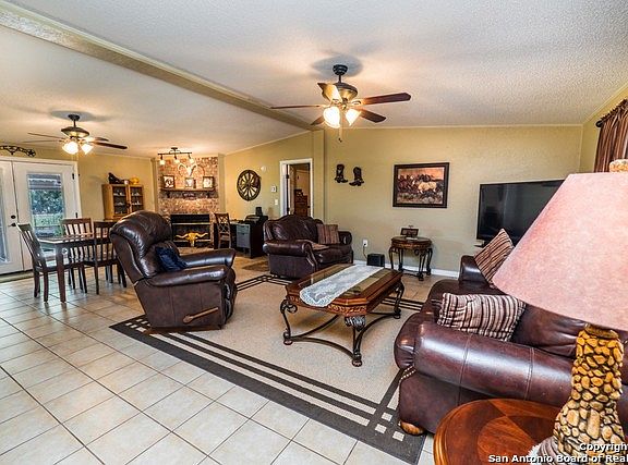4th image of 742 Eagle Creek Dr