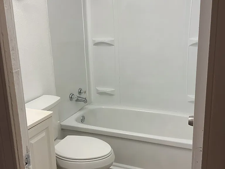 1132 Saint Stephens Dr — Photo 4