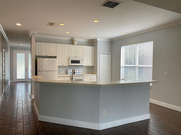 4th image of 14232 Lake Live Oak Dr