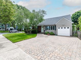 1822 Seaman Dr, Merrick, NY 11566