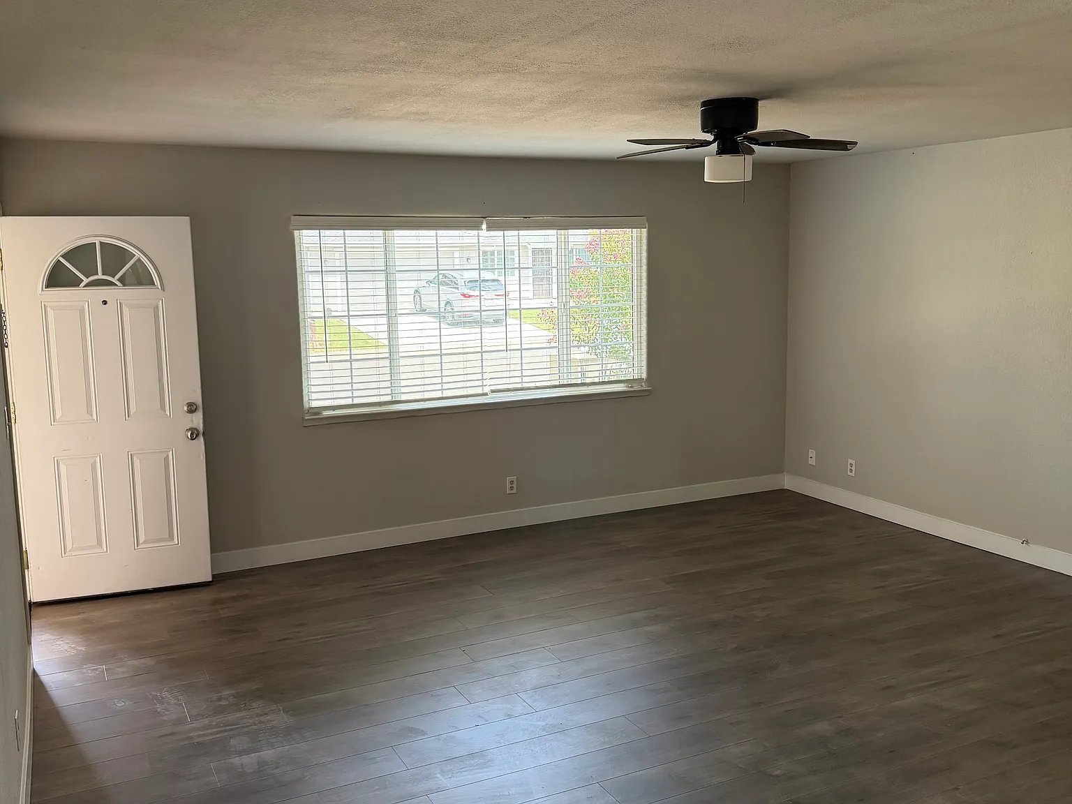 3 bed, 1144 sqft, $2,650 — Photo 3