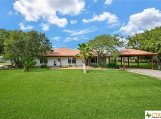 2111 W Bayshore Dr, Palacios, TX 77465