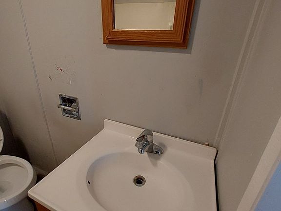 2nd image of 132 Avis St