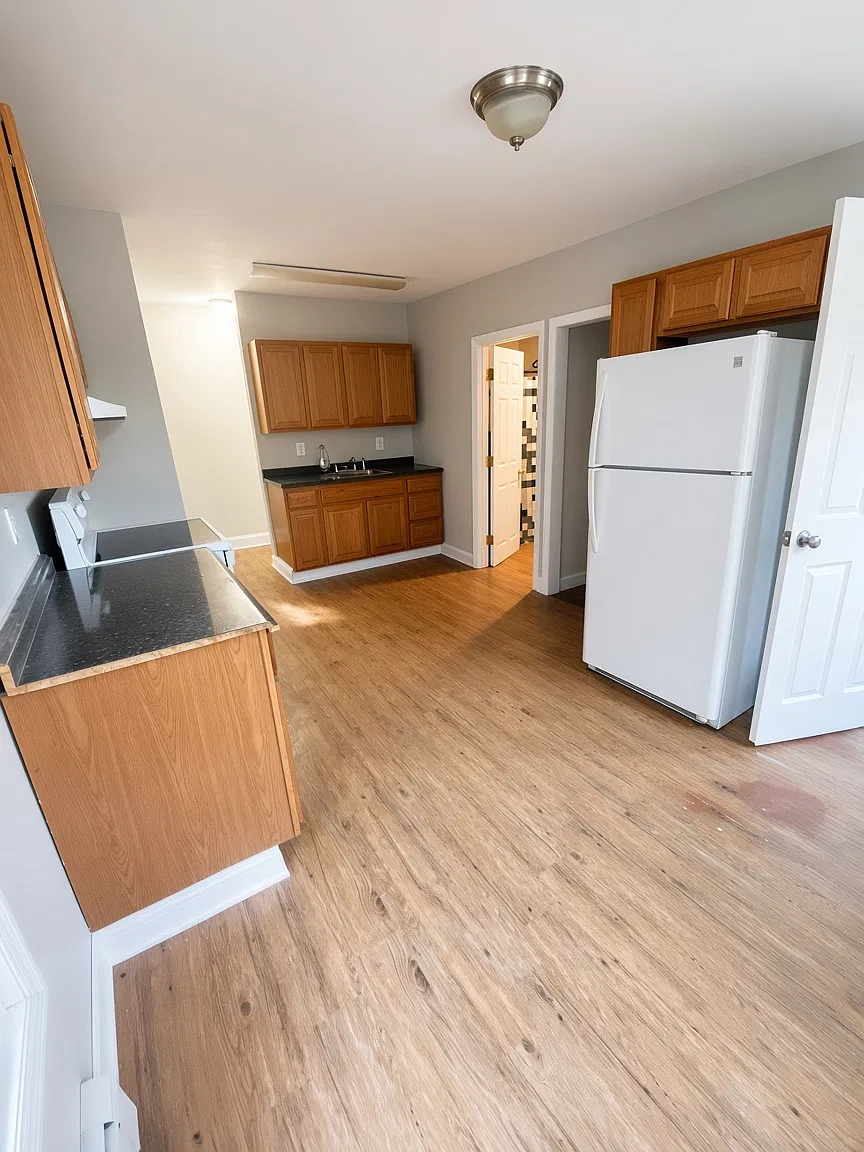 2 bed, 800 sqft, $1,300 — Photo 3