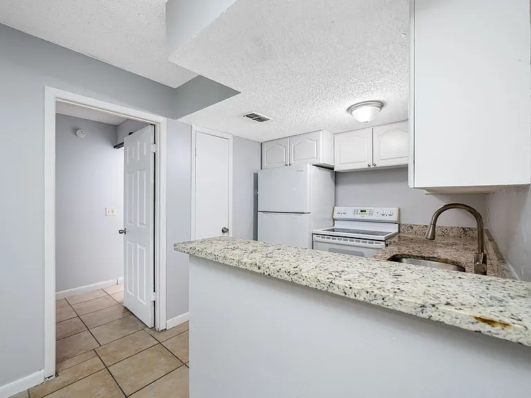 5113 N Nebraska Ave — Photo 41