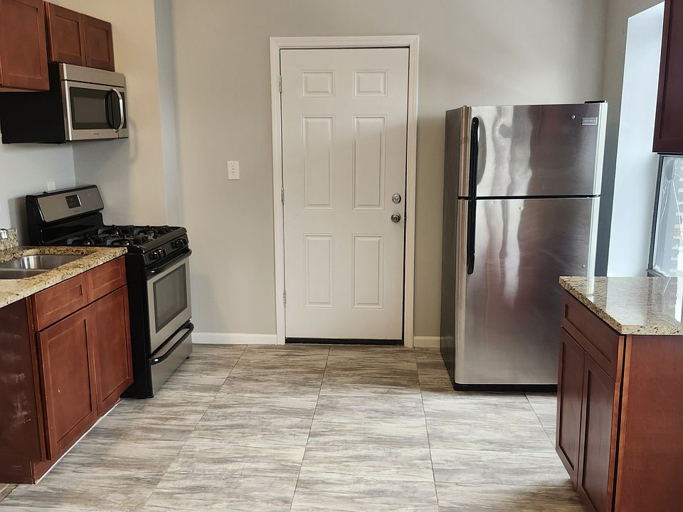 1st image of 6814 S Oglesby Ave #3N