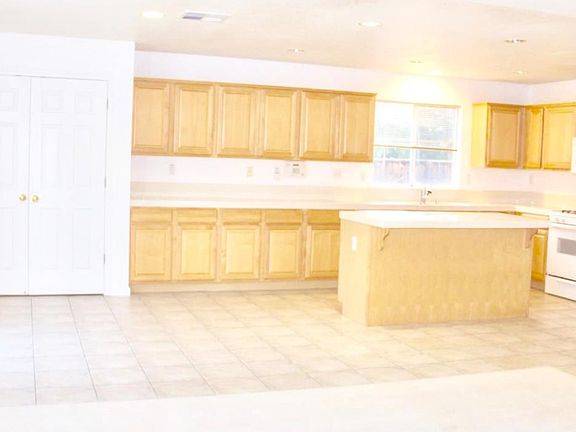 2nd image of 2747 Swan Ln