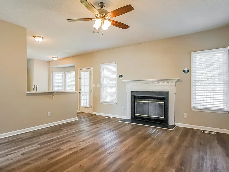 8817 Whitby Ct — Photo 4