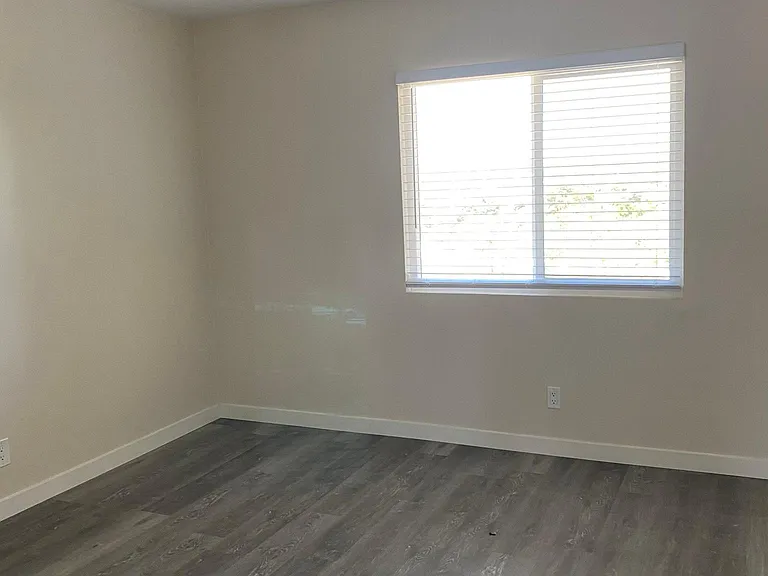 2813 Menlo Ave — Photo 15
