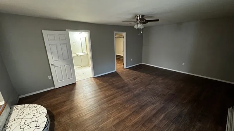 3 bed, 2.0 bath, 1600 sqft, $1,595 — Photo 4