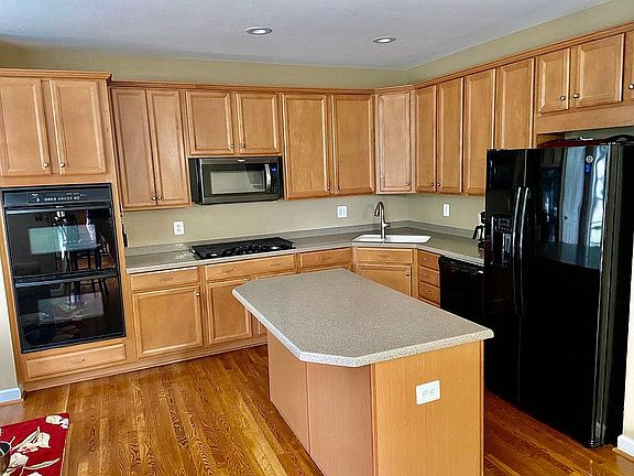 Kitchen / Dining area