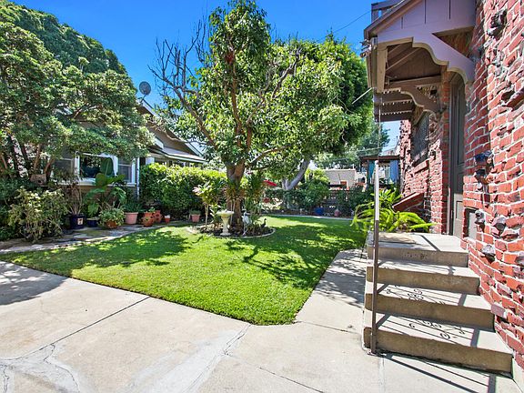 2nd image of 346 Carroll Park W