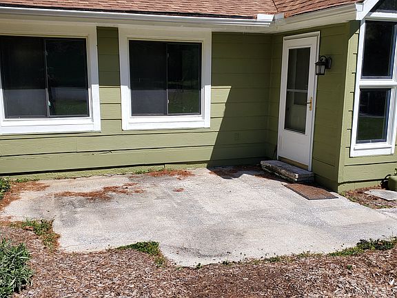 Side patio