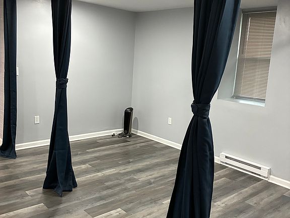 4th image of 685 Riddle Rd