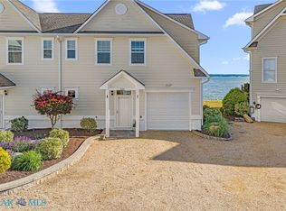 584 Riverside Dr, Lancaster, VA 22503