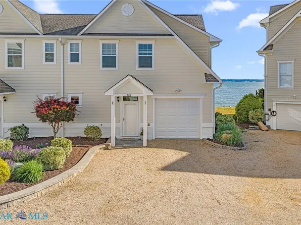 584 Riverside Dr, Lancaster, VA 22503