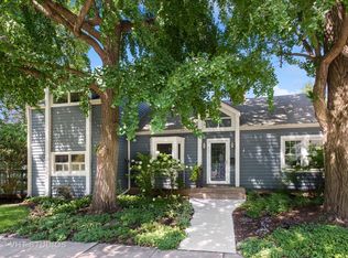 319 E Harrison Ave, Wheaton, IL 60187