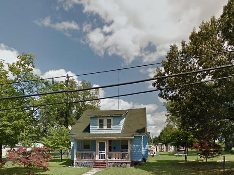 1st image of 597 N Laurel St
