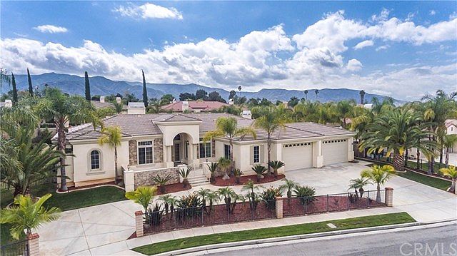 1st image of 566 C L Fleming Cir