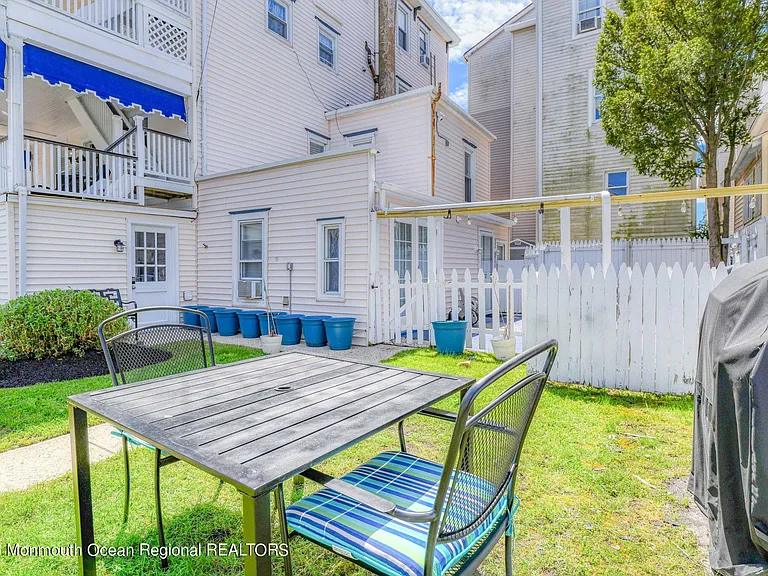 18 Abbott Ave #MAIN HOUSE — Photo 51