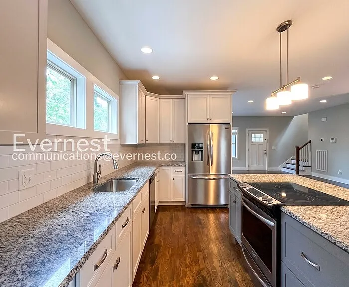 2115 Burns St — Photo 11