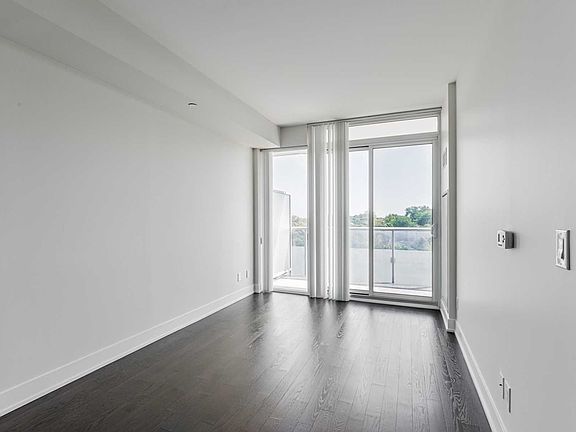 4th image of 3018 Yonge St #909