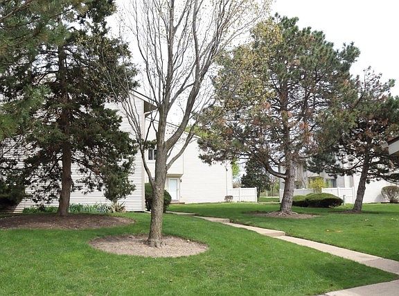 2nd image of 1016 Emerald Dr