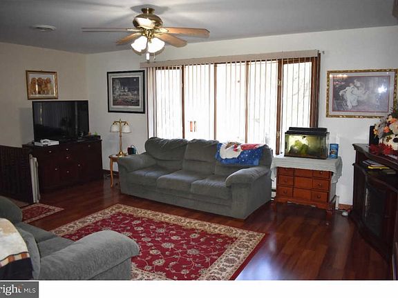 3rd image of 106 Creek Dr