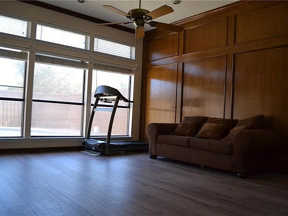4th image of 2910 Baron Dr