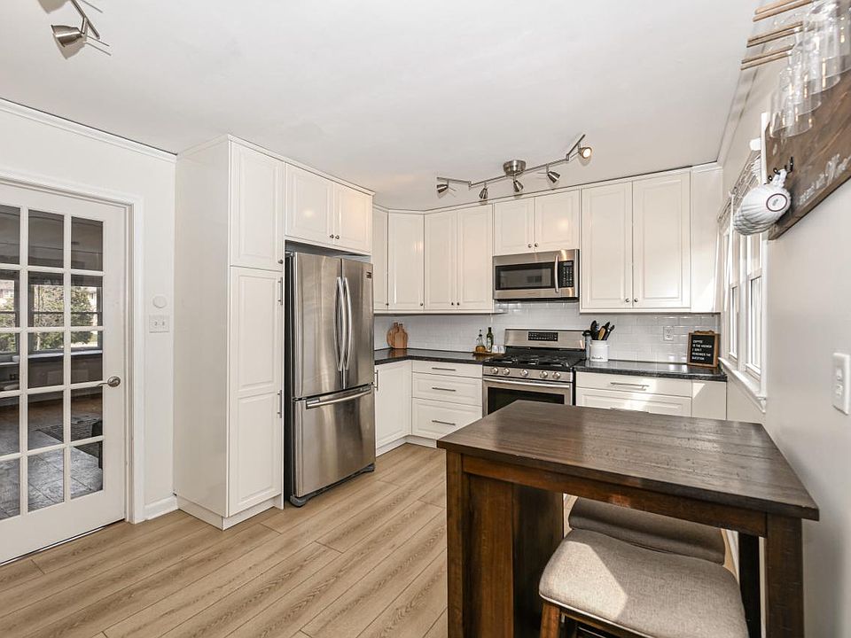 1st image of 4914 North Shoreland AVENUE