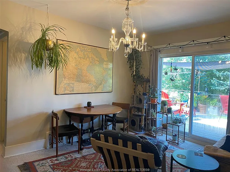 1389 Victoria Ave — Photo 11