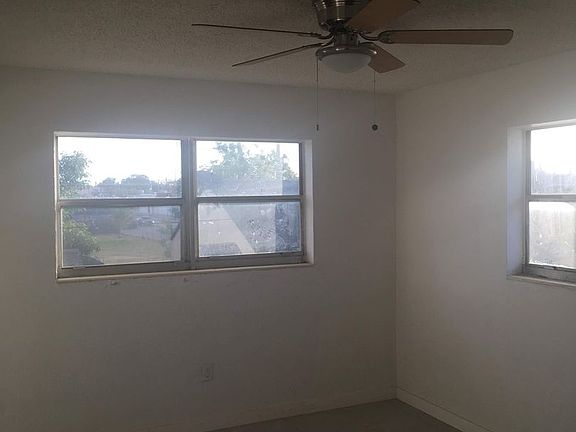 4th image of 7520 NE Miami Ct #7526