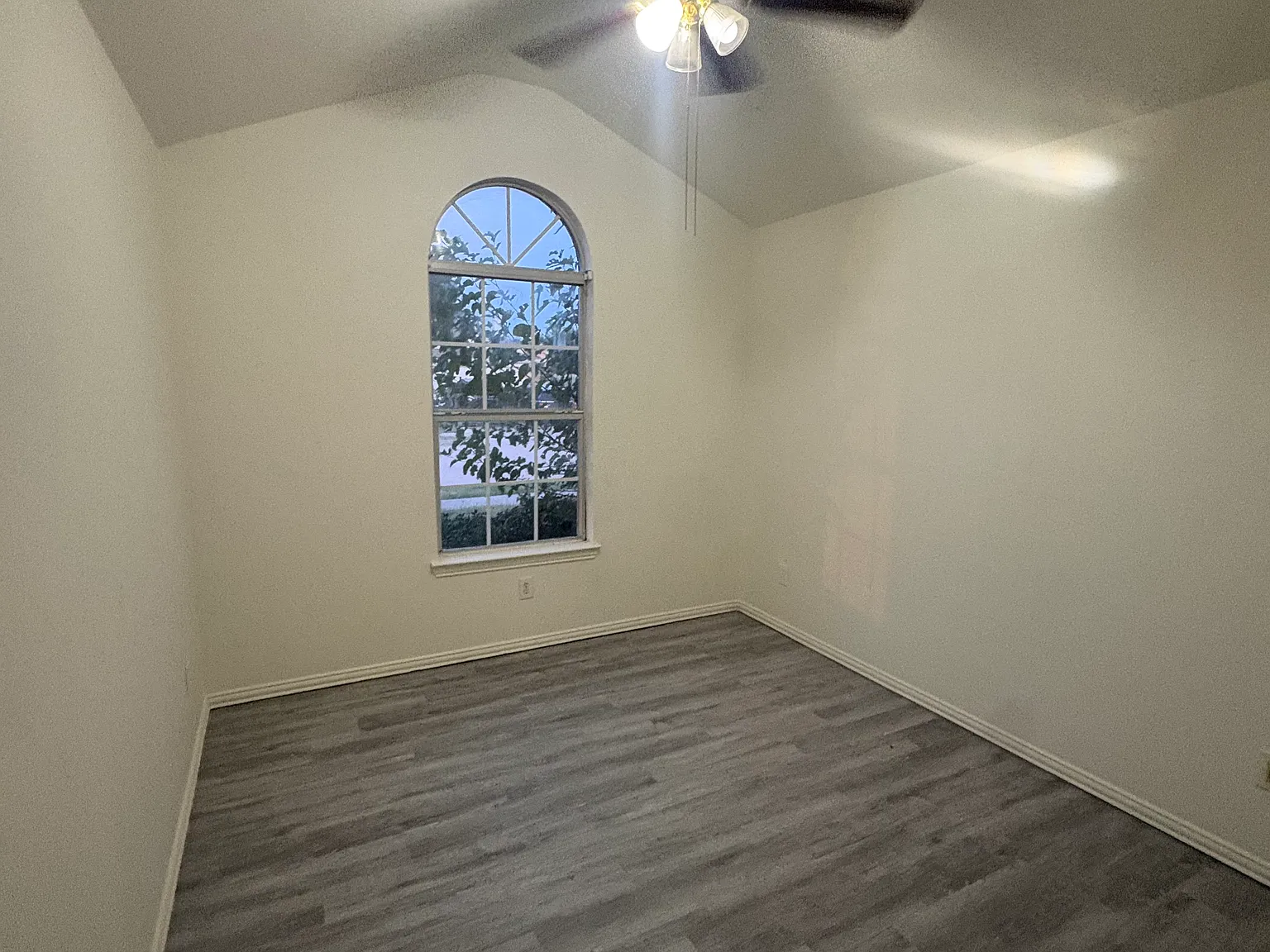 3 bed, 1600 sqft, $2,300 — Photo 2