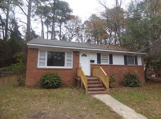 115 Colonial Dr, Fayetteville, NC 28301