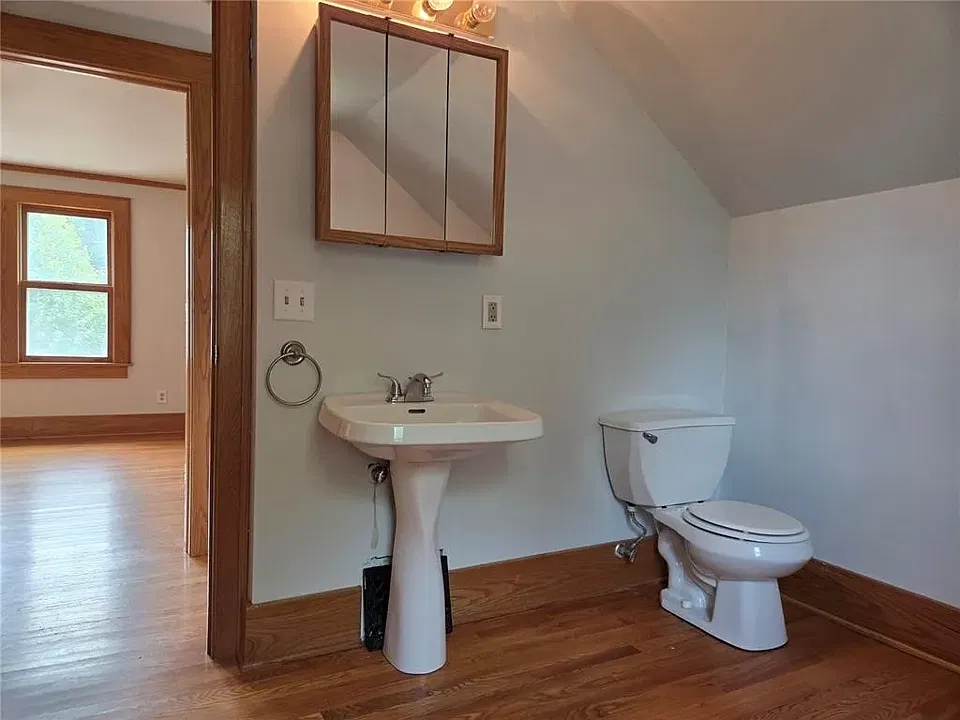 2 bed, 1005 sqft, $1,400 — Photo 4