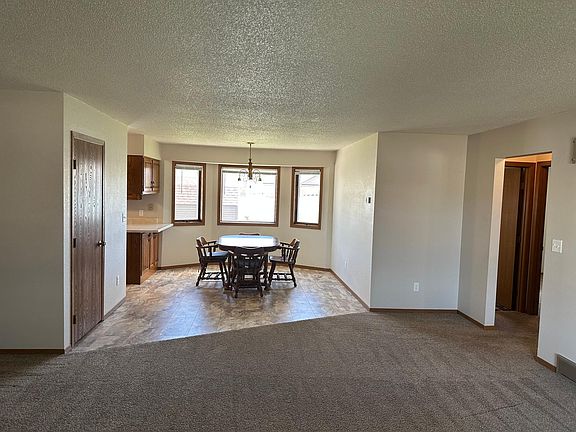 3rd image of 105 Oscar Ave N