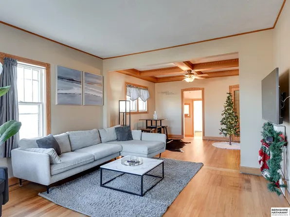 207 W Valley St, Valley, NE 68064