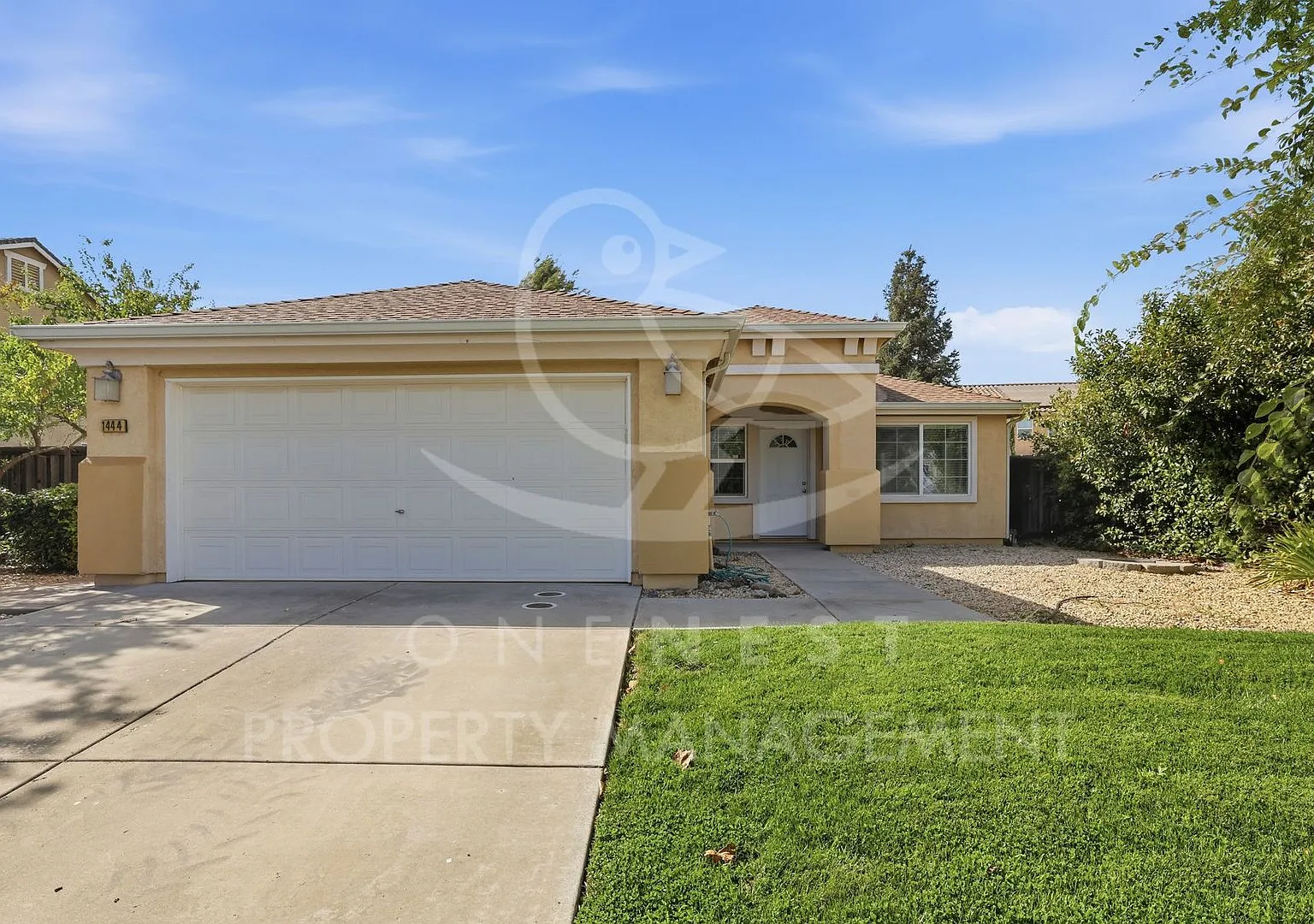 Charming single level home in Plumas Lake — Photo 1