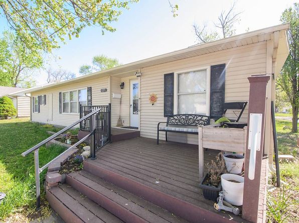 930 N Walnut St, Red Cloud, NE 68970