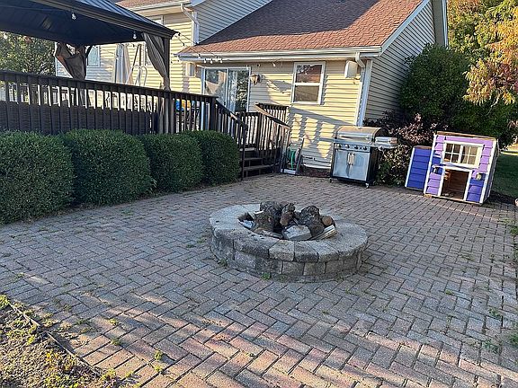 3rd image of 2220 Winfield Ct
