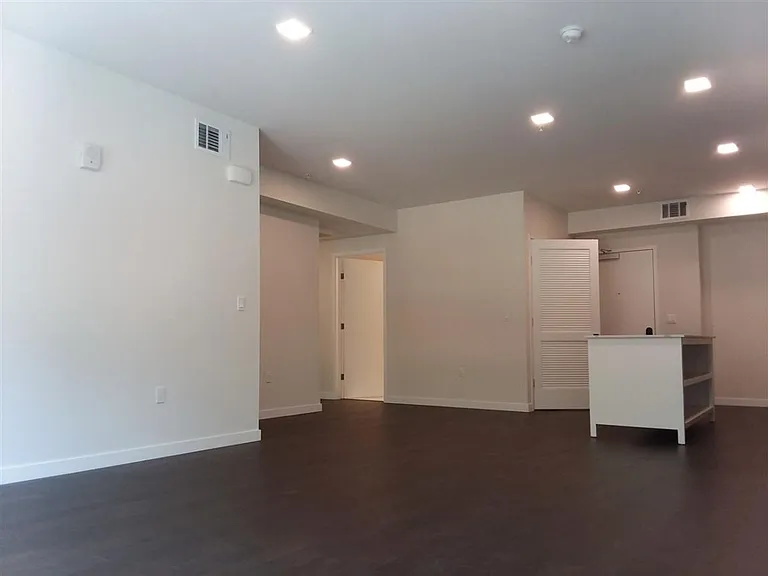 1605 Riviera Ave #406 — Photo 6