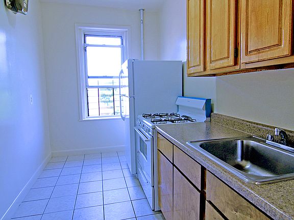 2nd image of 1630 Undercliff Ave APT F2