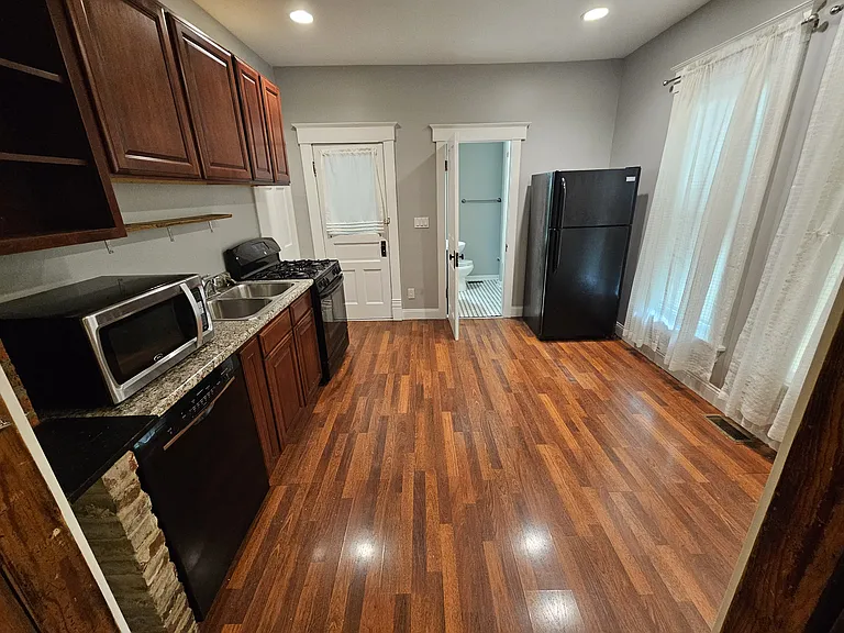905 E Main St #1 — Photo 7