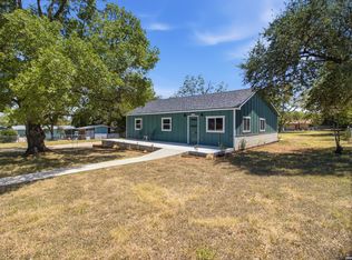 1506 Sycamore St, Bandera, TX 78003