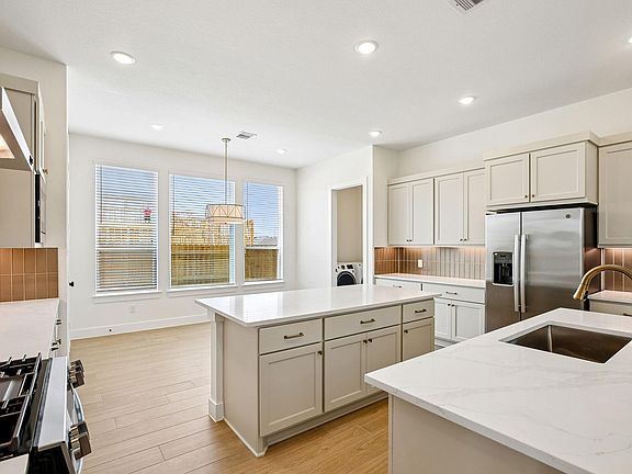 5th image of 28810 Crockett Gardens Dr