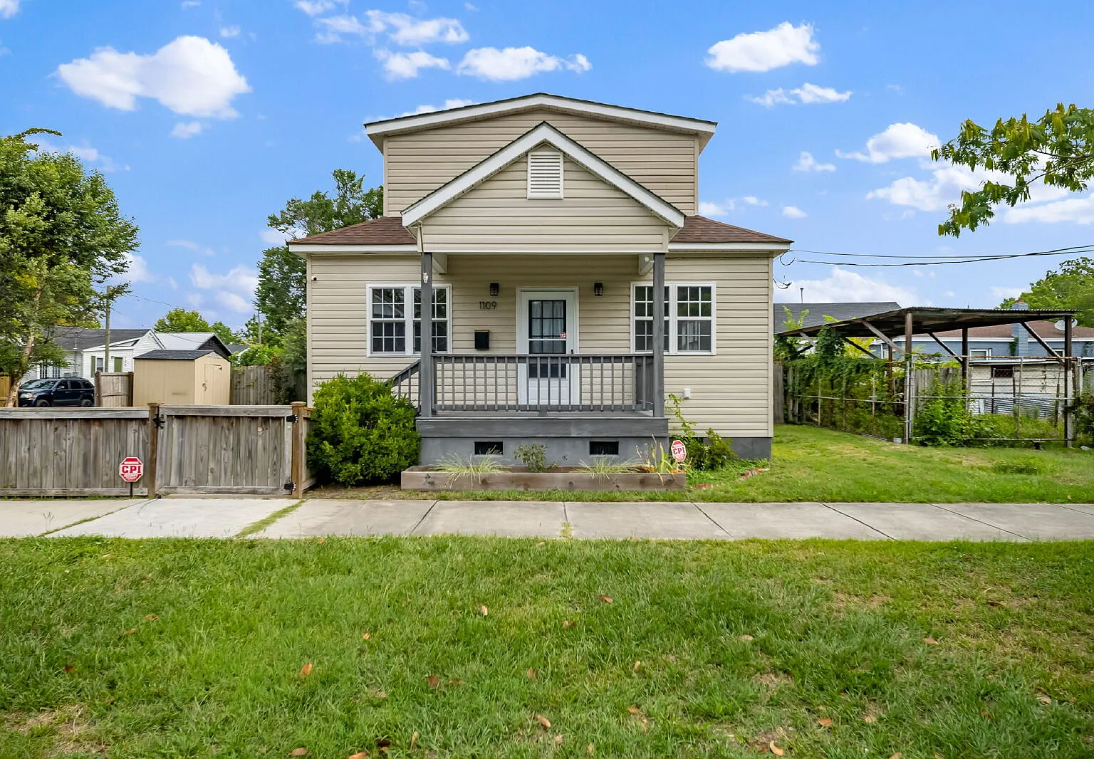 3 bed, 2.0 bath, 1404 sqft, $2,350 — Photo 3